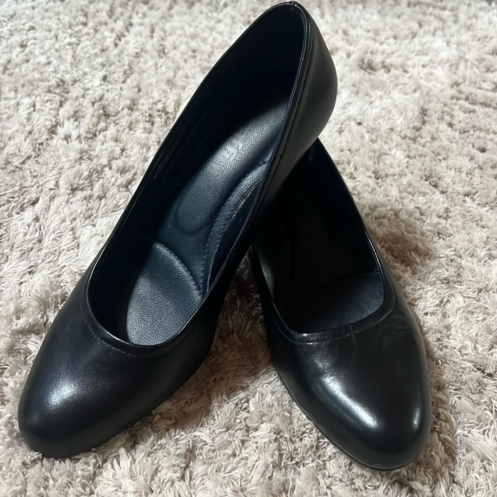 Umberto Raffini NAVY leather pumps